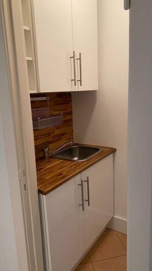 Winterhude: Appartement, ebenerdiges Duschbad, Einbauküche, 1. OG, Fahrstuhl, französicher Balkon, renoviert!!*** – 22299 Hamburg – Vorschaubild 3