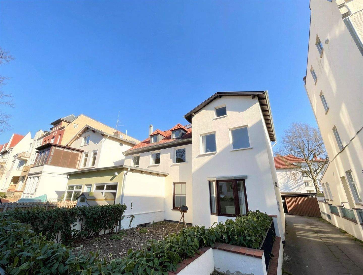 Lagerfläche mit Potenzial zum Ausbau als Wohneinheit mit Terrasse und Garage