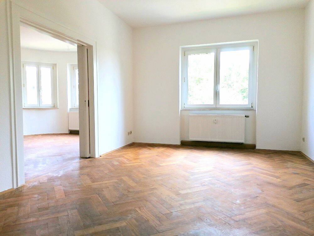 !! 4-Zimmer-Wohnung mit Balkon, Laminat und Parkett !! – Chemnitz – Vorschaubild 2