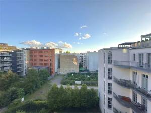 Berlin-Mitte: Freie 4-Zimmer-Wohnung mit Südbalkon, Aufzug und ruhigem Innenhof – 10179 Berlin – Vorschaubild 3