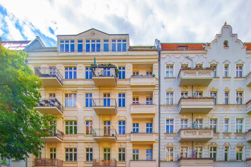 Bezugsfreie DG-Whg mit Terrasse EBK Kamin u. Aufzug – Berlin – Bild 1 von 9