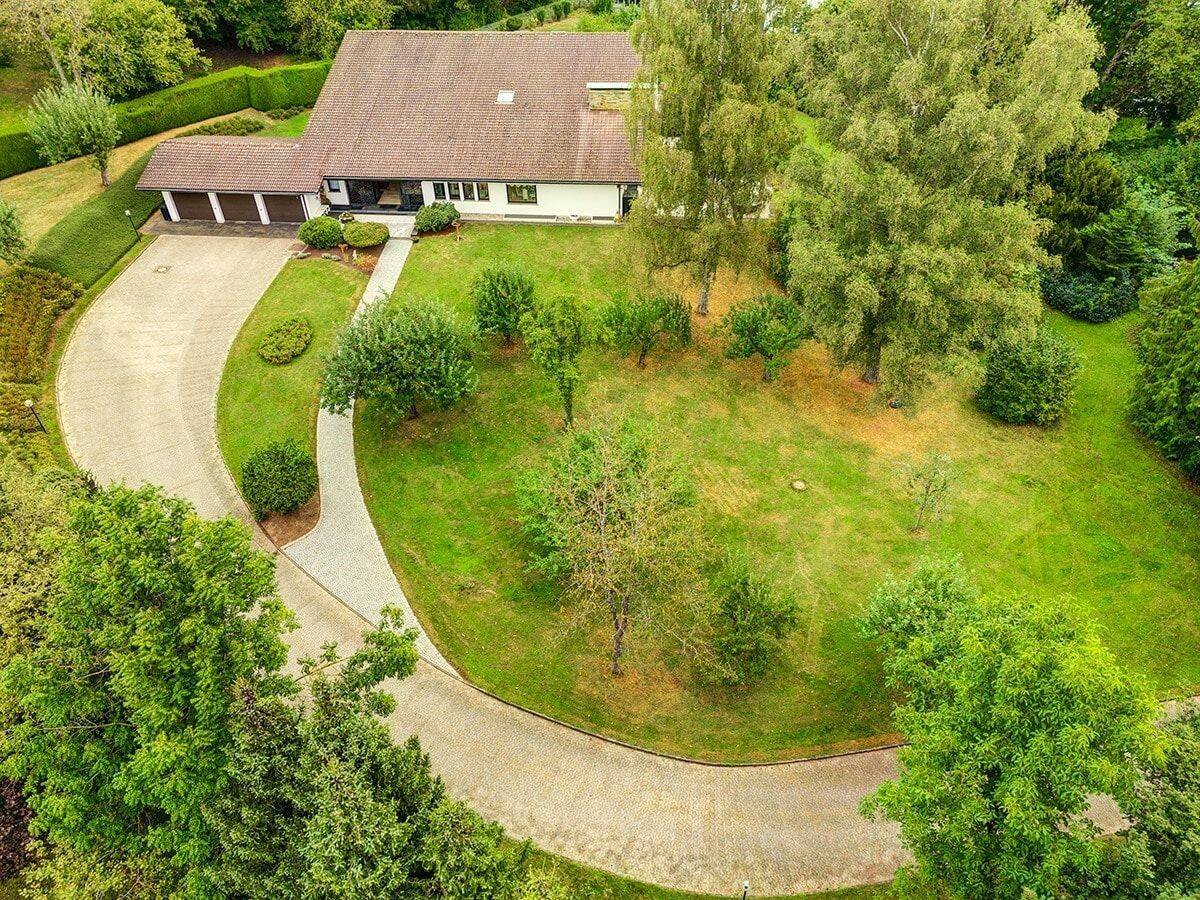 Anmutiges Villenanwesen im Bungalowstil mit parkähnlichem Grundstück inmitten der Stadt Altenkirchen – Altenkirchen (Westerwald) – Vorschaubild 6
