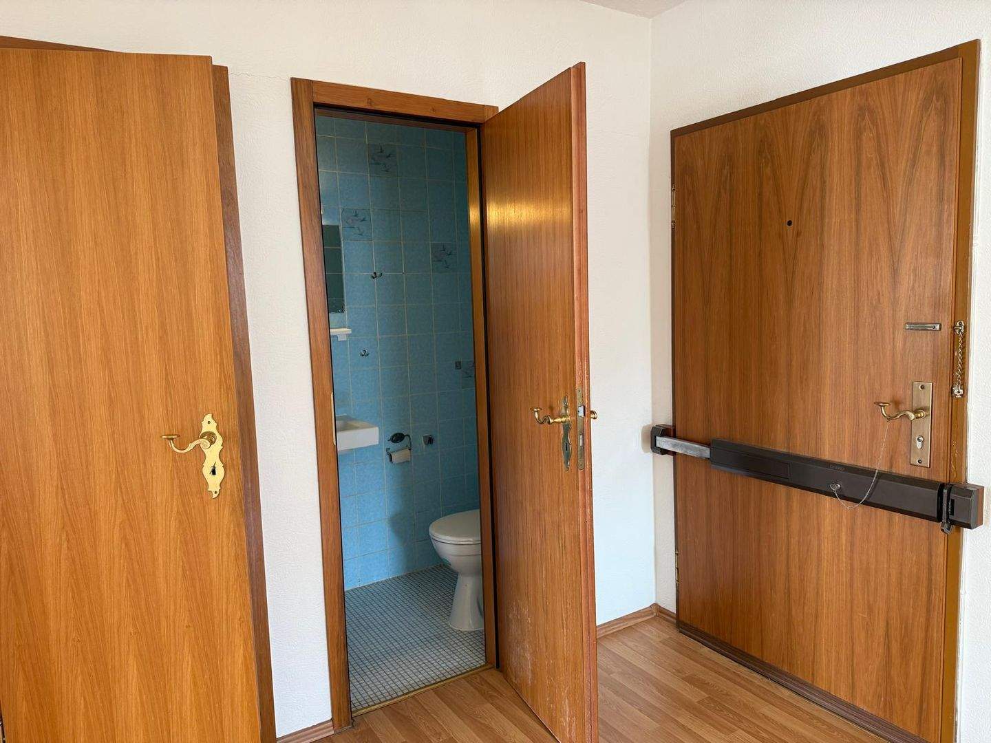 Beste Stadtlage, Sachsenweg, Saarbrücken, komfortable ETW-Wohnung mit Garage und Pool im Haus – Saarbrücken – Vorschaubild 9