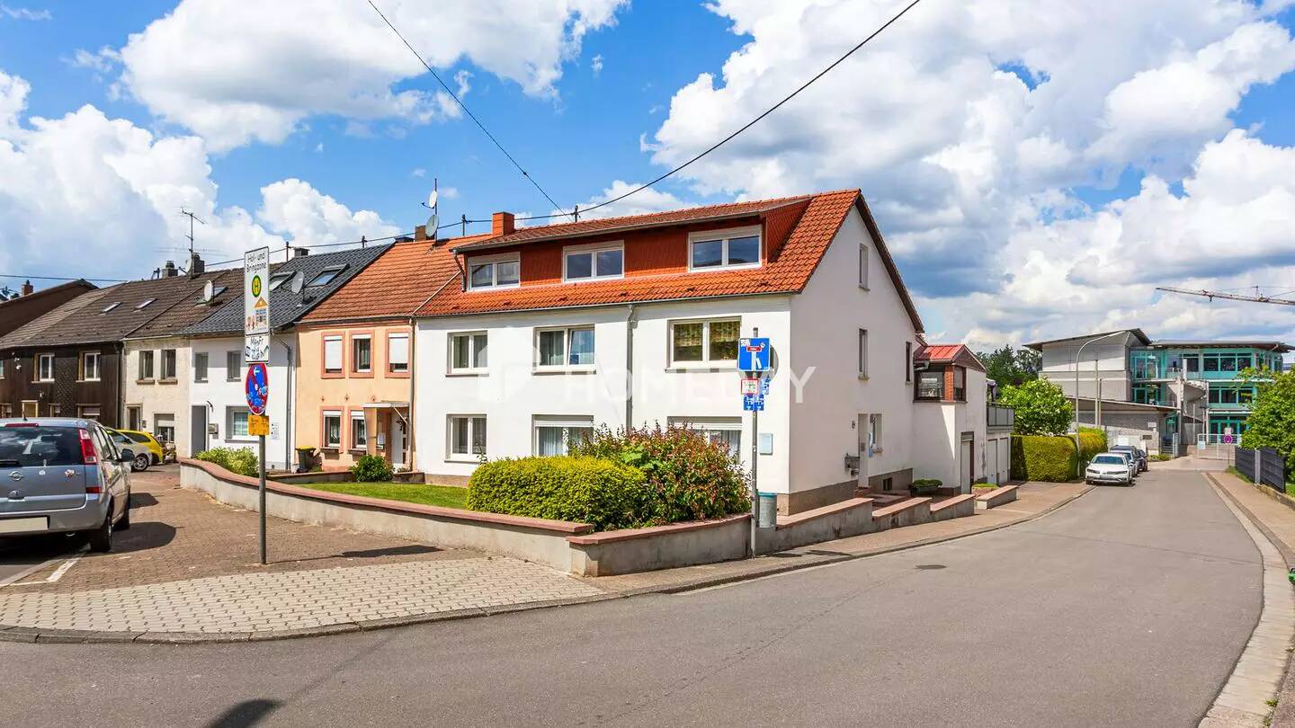 Mehrgenerationenhaus oder Haus mit Praxis, Büro, Exklusives Wohnen mit beeindruckender Dachterrasse und Gartenparadies – Schwalbach – Bild 1 von 9