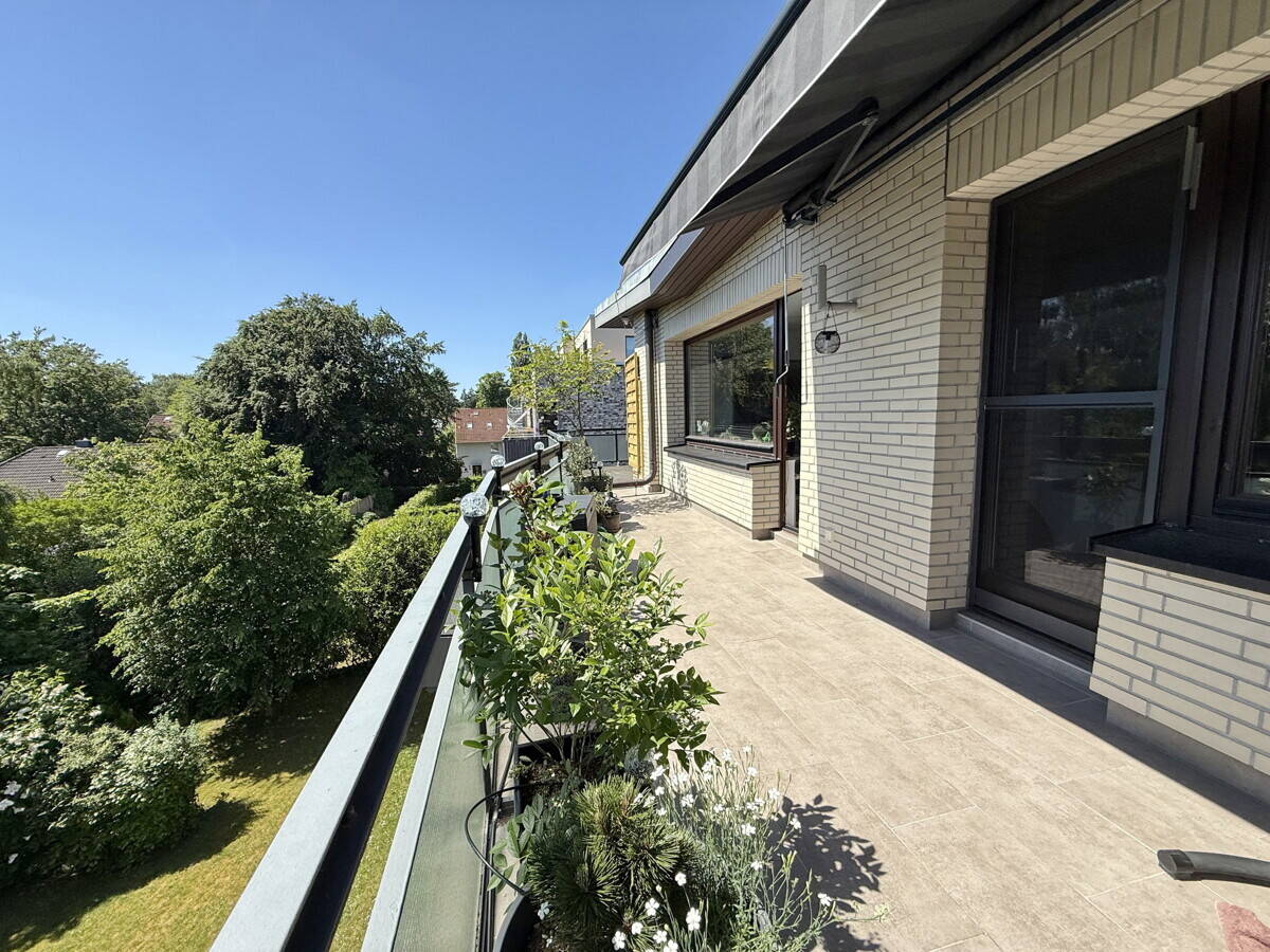 Vollsaniertes Penthouse mit 100m² Dachterrasse und Tiefgarage in Hamburg-Rahlstedt – Hamburg – Vorschaubild 3