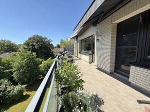 Saniertes Penthouse mit 100m² Dachterrasse und Tiefgarage in Hamburg-Rahlstedt – 22143 Hamburg – Vorschaubild 2