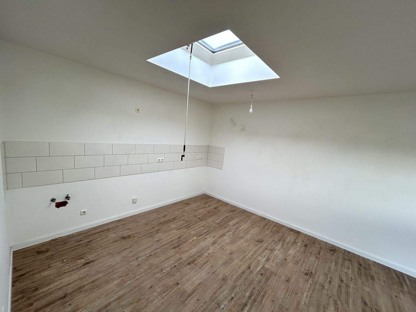 Ihr neues Zuhause: Charmante 3-Raumwohnung mit Balkon in der Magdeburger Altstad – Magdeburg – Vorschaubild 2
