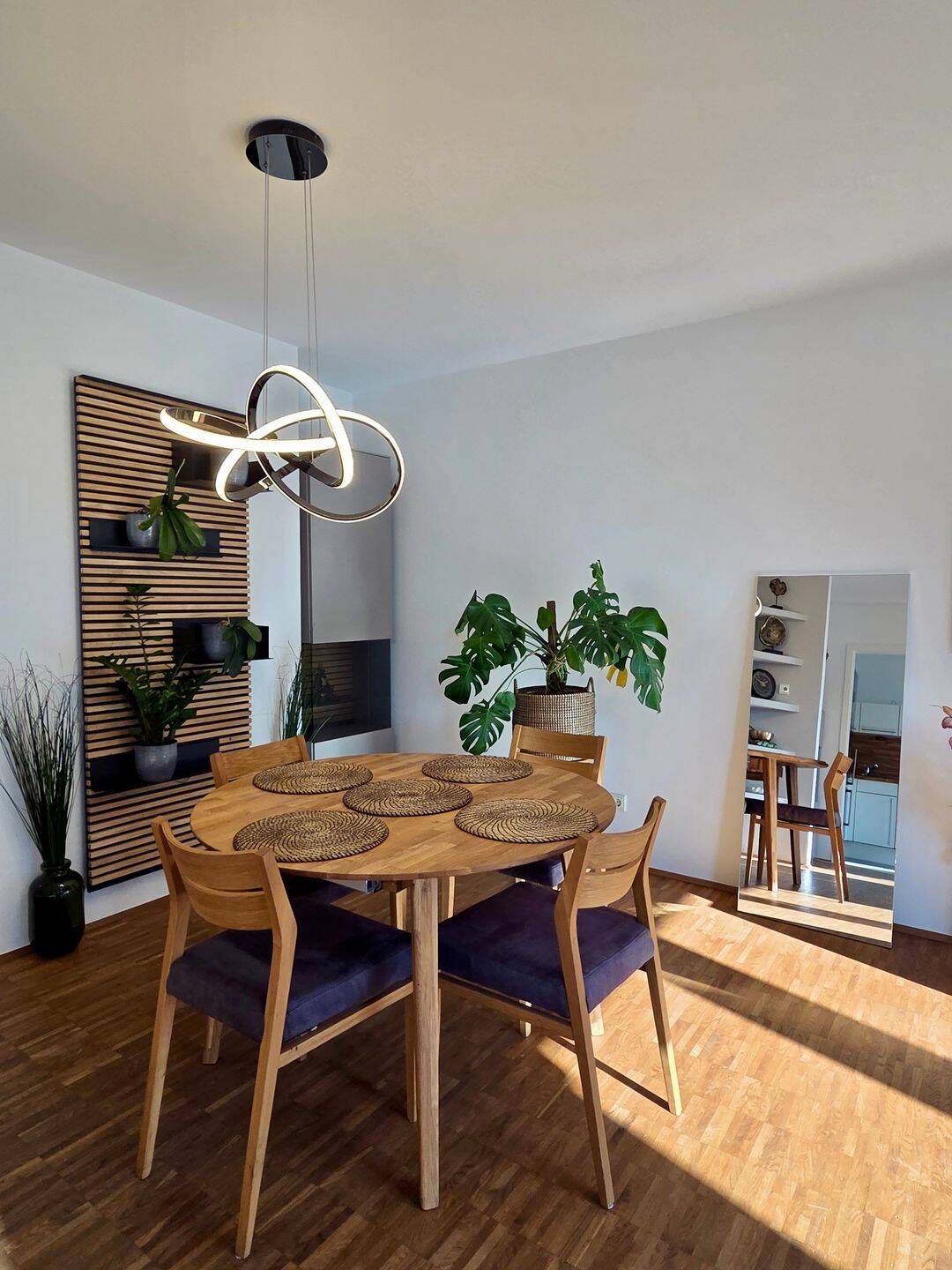 Modern möbliertes Zuhause mit Balkon & Stellplatz in Köln-Ossendorf – Köln – Vorschaubild 3