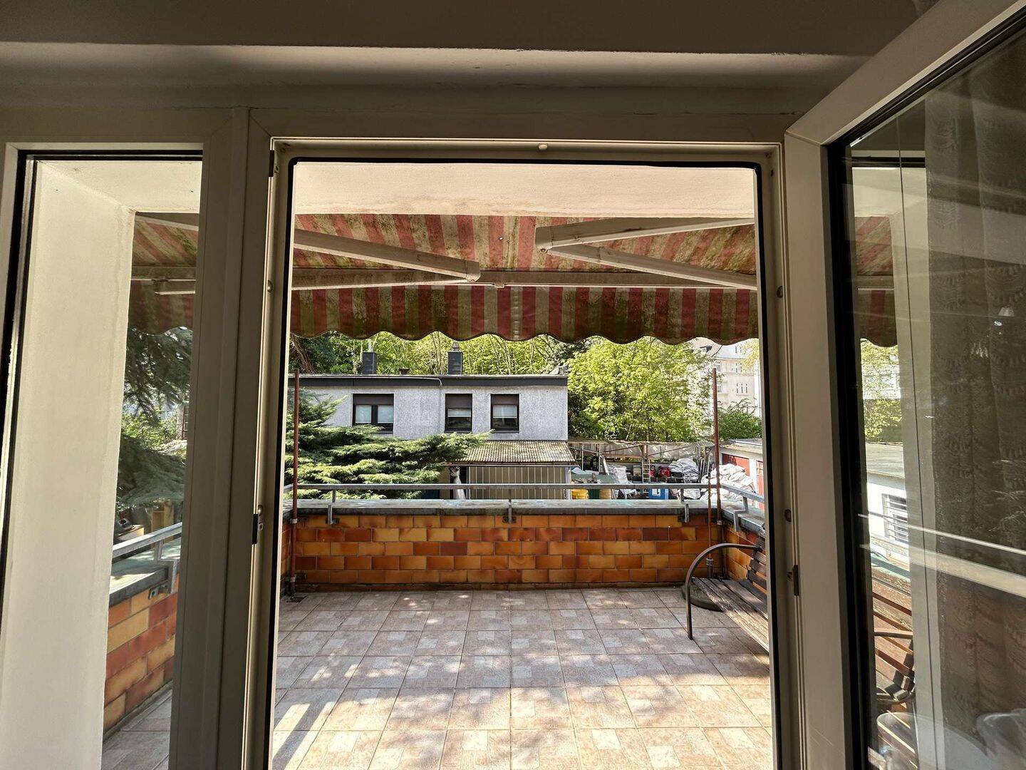 Zentrale 3,5-Zimmer-Wohnung ca. 96 m² – inkl. Einbauküche und Balkon! – Gelsenkirchen – Vorschaubild 2
