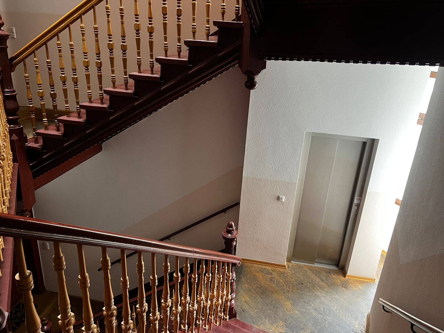 Bezugsfreie, schön geschnittene Dachgeschosswohnung mit Wannenbad in zentraler Lage – Leipzig – Vorschaubild 3