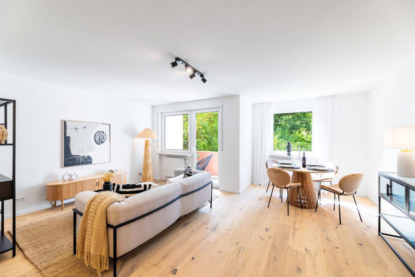 Exklusive 2-Zi.-Wohnung mit Balkon und Einbauküche- Erstbezug nach umfassender Modernisierung – Nürnberg – Bild 1 von 9