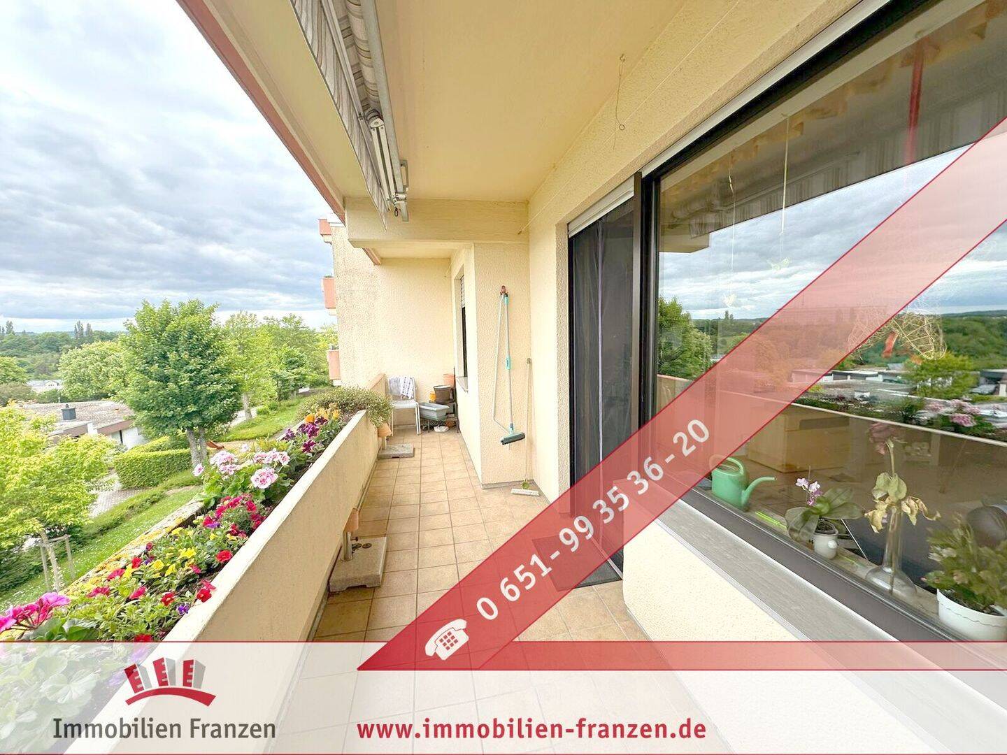 Attraktive Eigentumswohnung am Trimmelter-Hof mit drei Zimmern, Loggia und eigenem Kellerraum