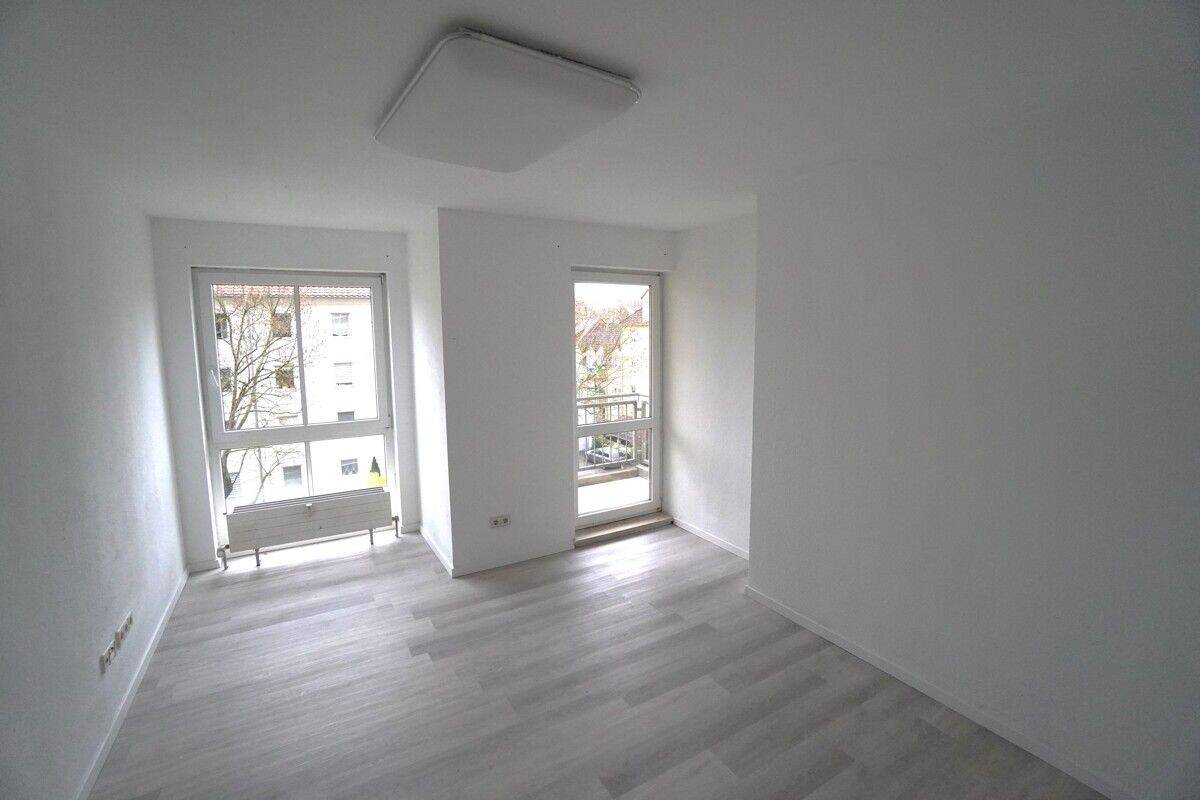 Gemütliche 1-Zimmer-Wohnung in verkehrsgünstiger Lage in Fürth – Fürth – Vorschaubild 4