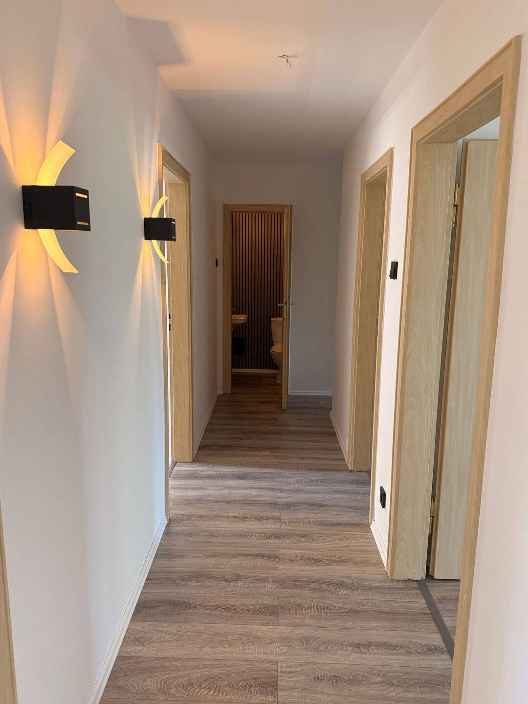 Exklusives Wohnen am Toelleturm - Charmante Dreizimmer-Dachgeschosswohnung mit EBK und Stellplatz – Wuppertal – Vorschaubild 3