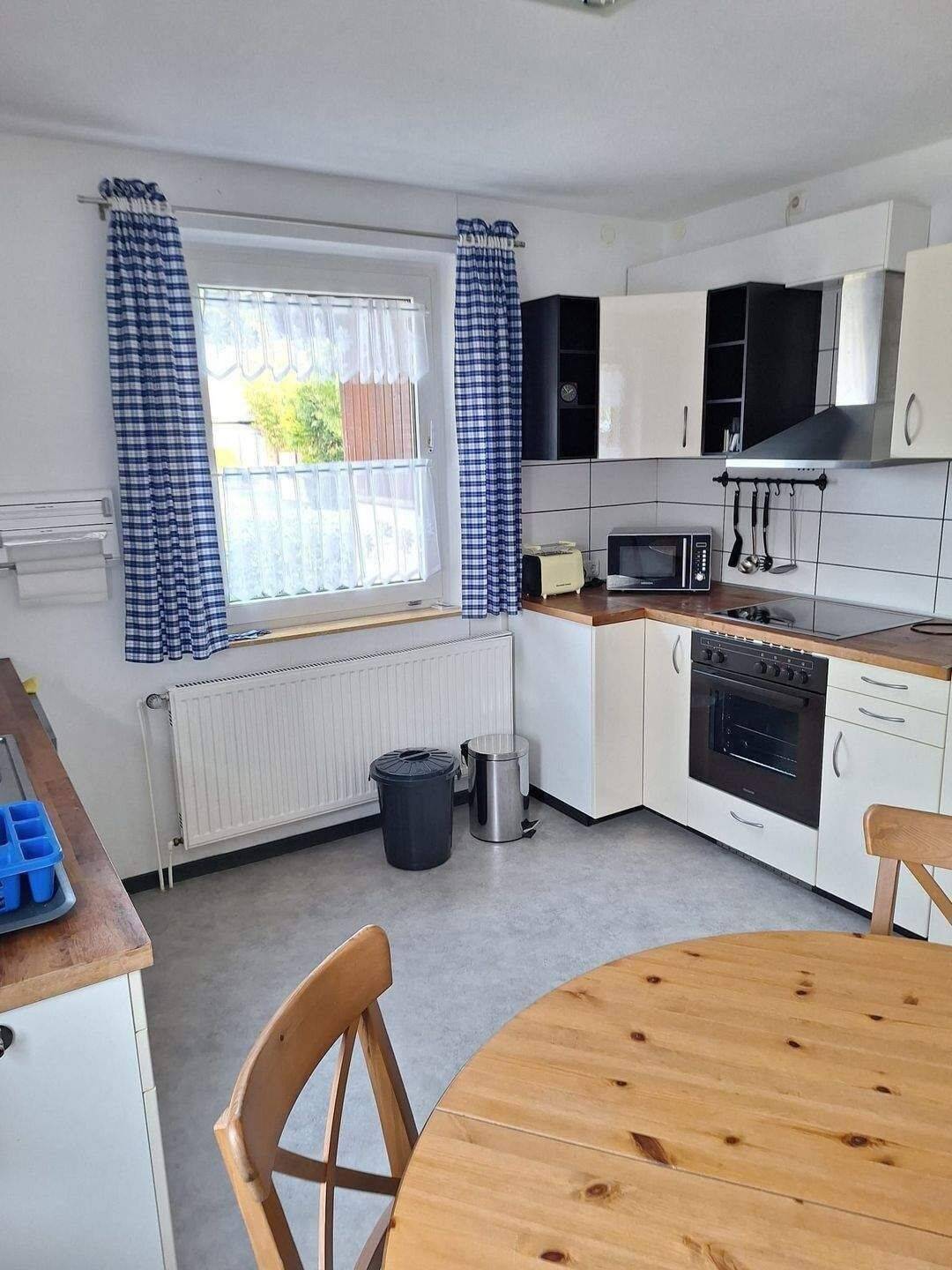 Gepflegte DHH mit Gartenidylle, überdachter Terrasse & Ausbaureserve – Wissen – Vorschaubild 9