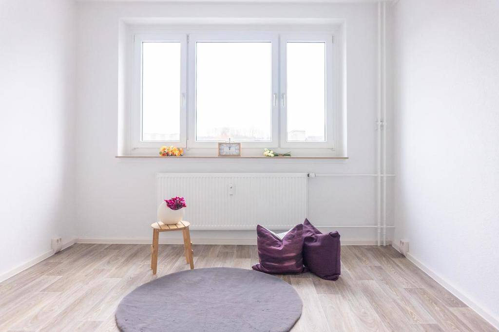 Modernisierte 3-Raum-Wohnung mit Balkon und Tageslichtbad – Chemnitz – Vorschaubild 4