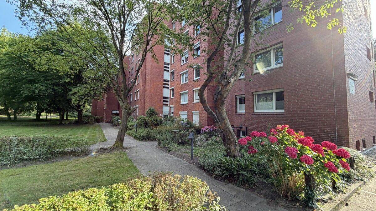 Großzügig geschnittene 4-Zimmerwohnung (2 2/2) mit Balkon im ersten Obergeschoss – Hamburg – Vorschaubild 2