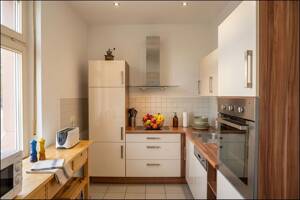 Großzügige 2-Zimmer-Altbauwohnung mit Balkon in denkmalgeschütztem Mehrfamilienhaus – 67063 Ludwigshafen am Rhein – Vorschaubild 3