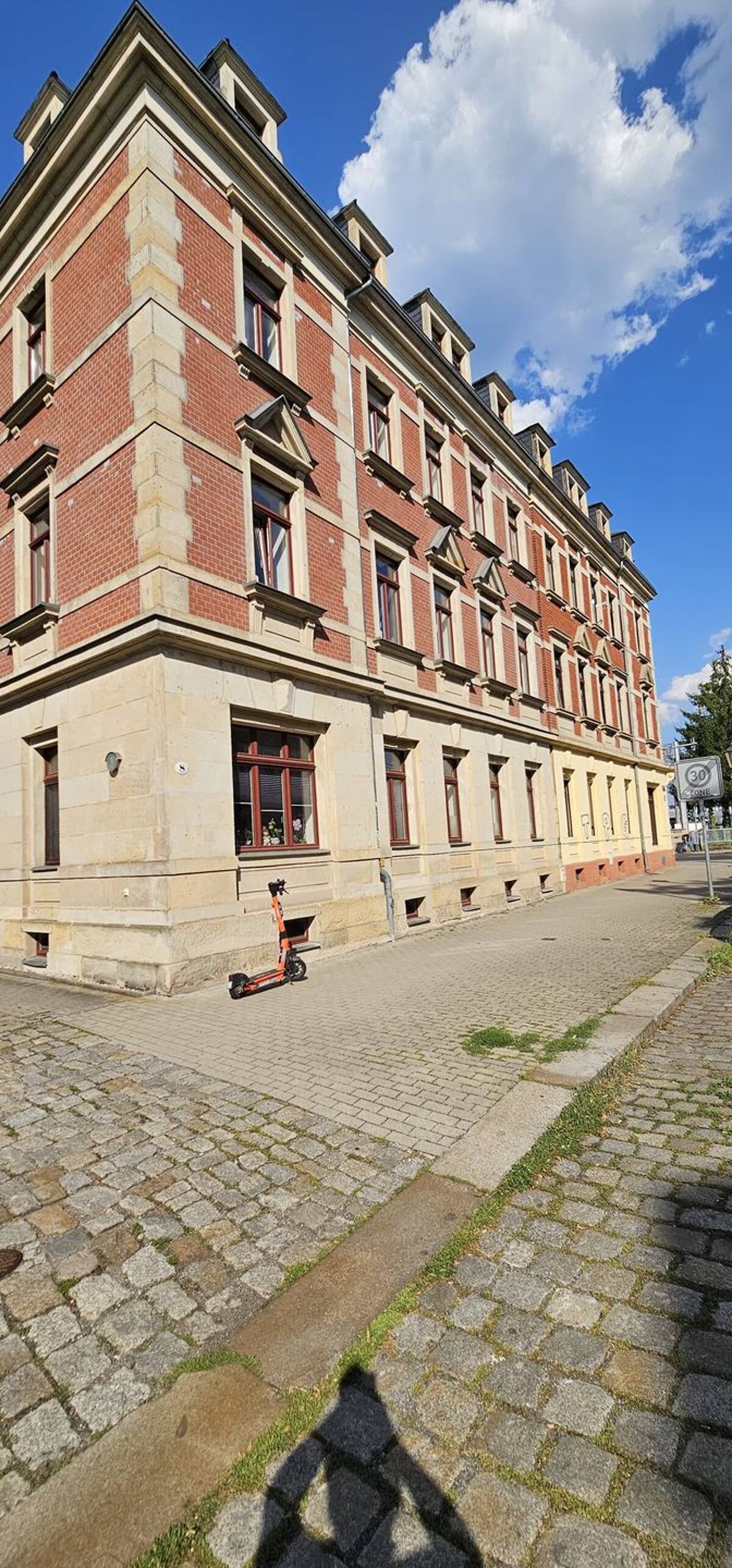 Historisches Juwel sucht Liebhaber: 3-Zi-Altbauwohnung mit Balkon & Fußbodenheizung – 1129 Dresden – Bild 1 von 9