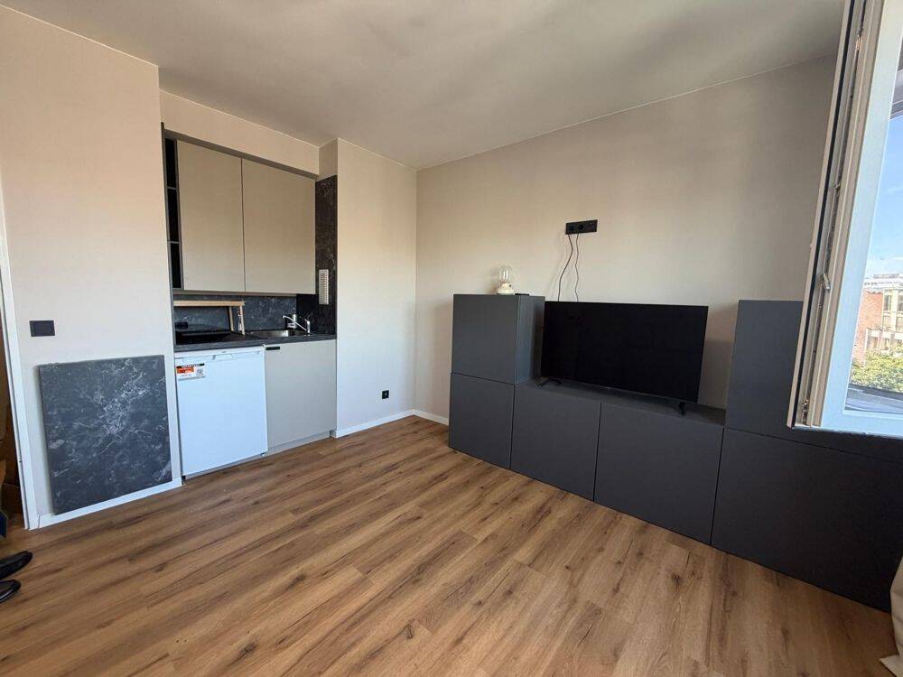 Zentrale Ringlage ! Saniertes und vollmöbliertes Appartement – Köln – Vorschaubild 9