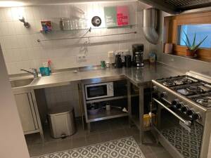 **Gemütlicher Altbau-Charme trifft Profi-Küche: Voll möblierte 2-Zimmer-Erdgeschosswohnung mit Kaminofen** – 89077 Ulm – Vorschaubild 7