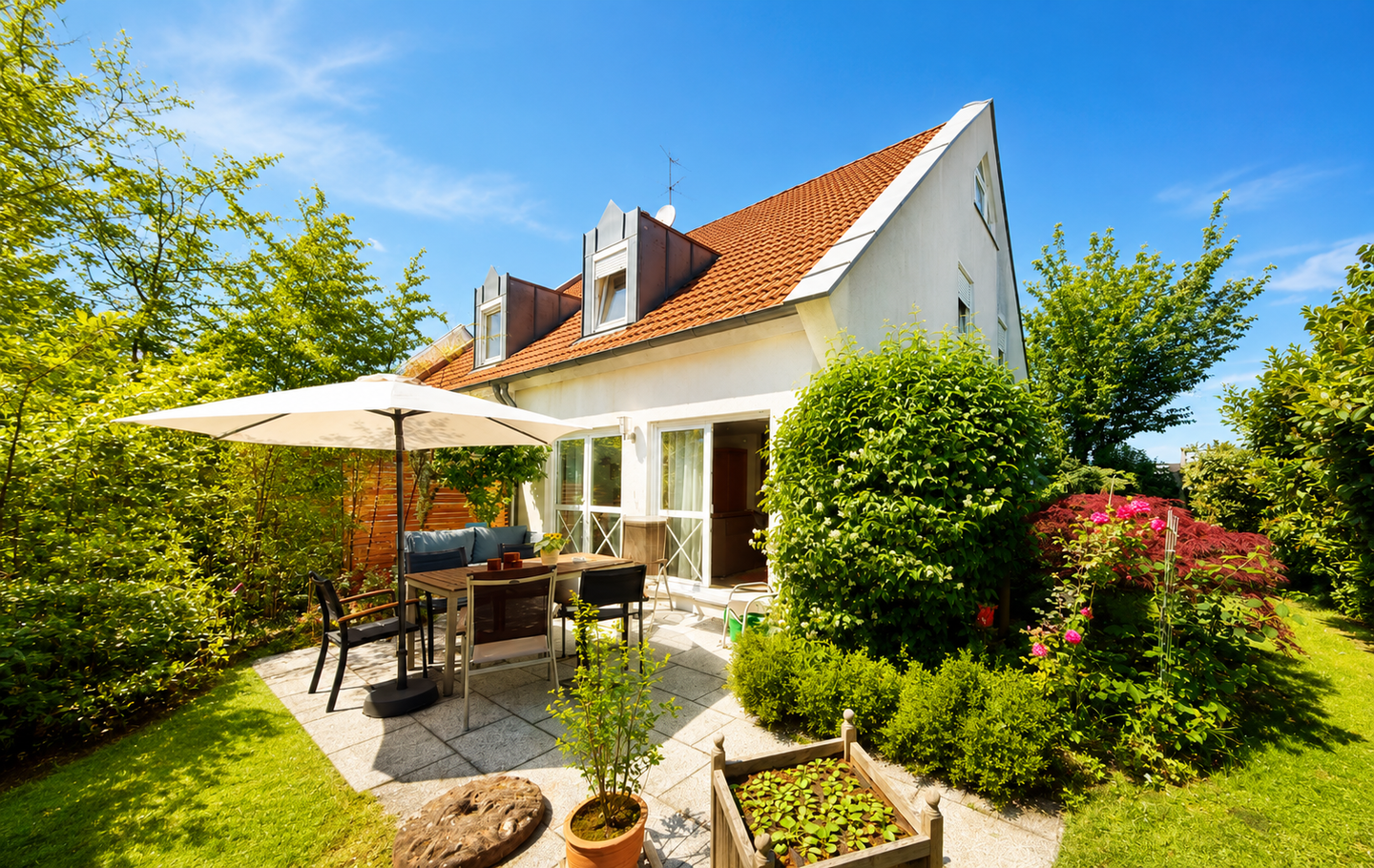 Familienidylle in Nürnberg Schnepfenreuth | 5 Zimmer, Hobbyraum, großer Garten mit Privatsphäre
