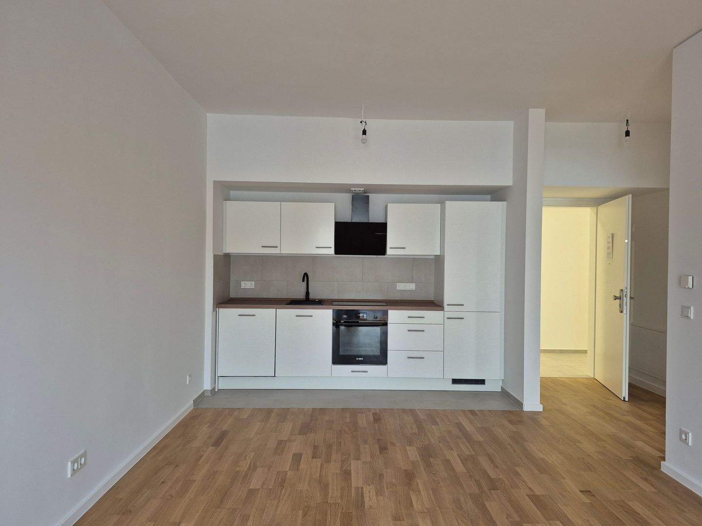Schicke 2-Zimmer mit Parkett, Balkon, Einbauküche, Fußbodenheizung u. Stellplatz – Magdeburg – Vorschaubild 5
