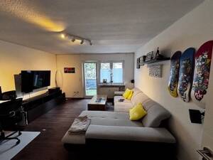 Helle 2-Zimmer-Wohnung mit Balkon in gepflegtem Mehrfamilienhaus