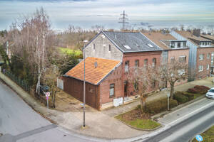 Eilendorf! Großes, modernisierungsbedürftiges 2-Familienhaus mit Garage und mehreren Stellplätzen