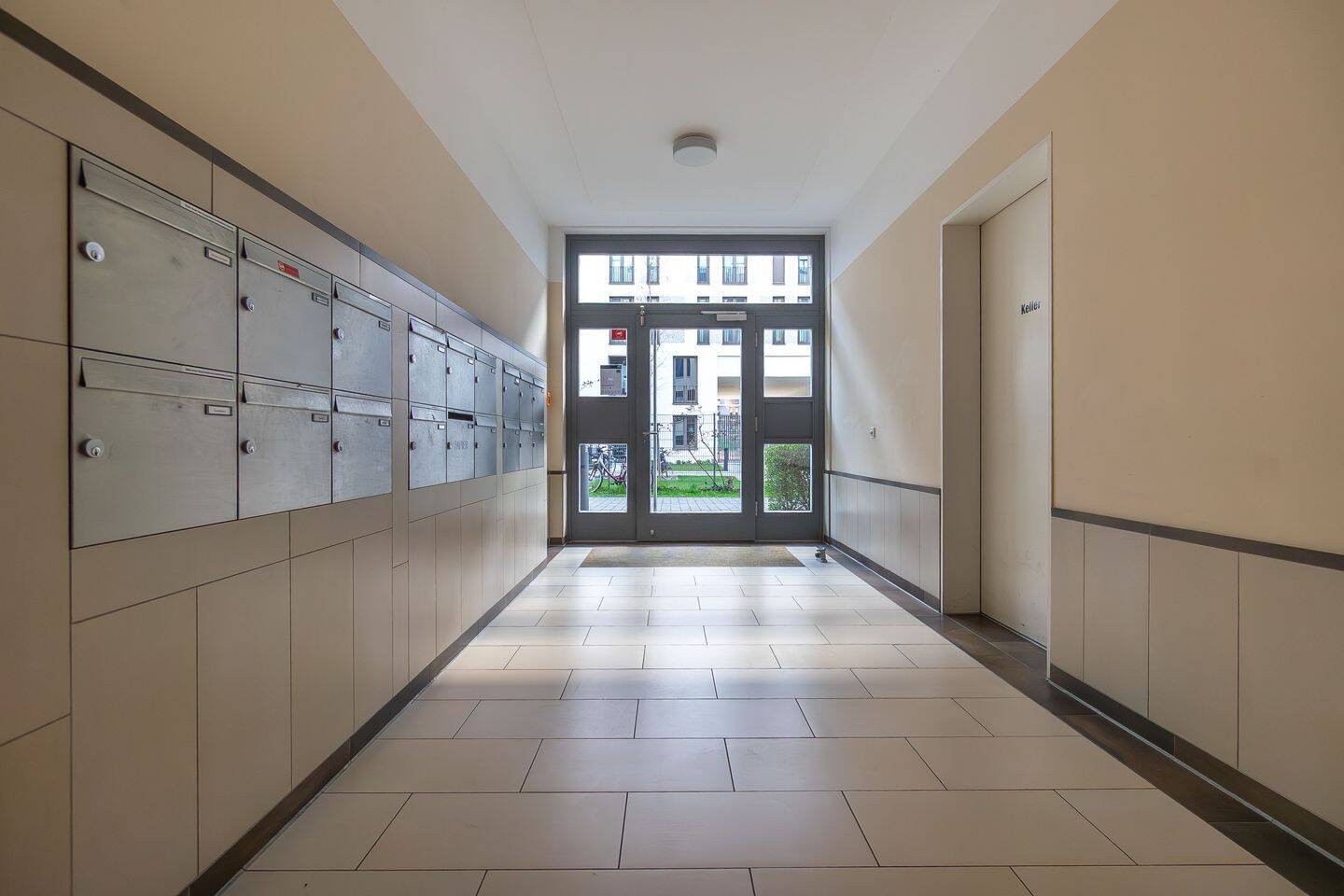 Modernes Wohnen in Friedrichshain: Freie 4-Zi.-ETW, 2 Bäder, 2 Balkone, Tiefgaragenstellplatz – Berlin – Vorschaubild 9