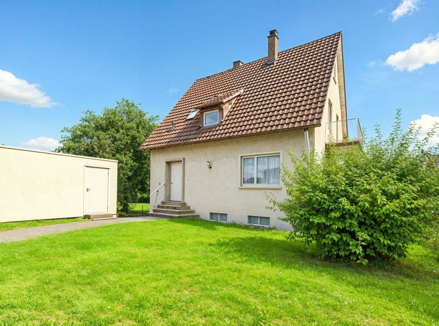 Gepflegtes Einfamilienhaus mit Garten in Zell u. Aichelberg! – Zell unter Aichelberg – Bild 1 von 9