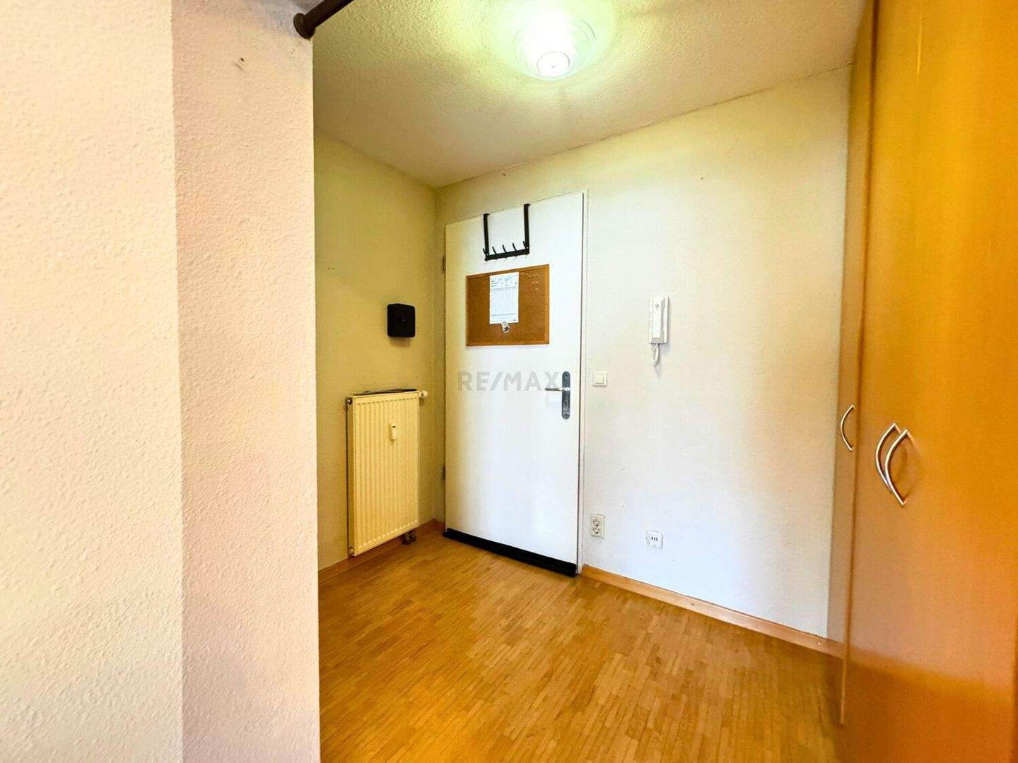 Möblierte Zwei Zimmer Wohnung mit Balkon und Stellplatz – Stuttgart – Vorschaubild 3
