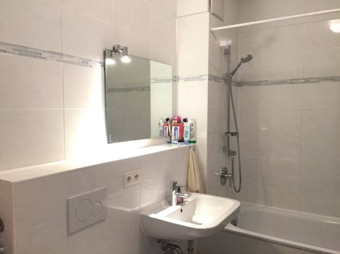 2-Zimmer-Wohnung im 6. Obergeschoss mit Einbauküche! – München – Vorschaubild 5
