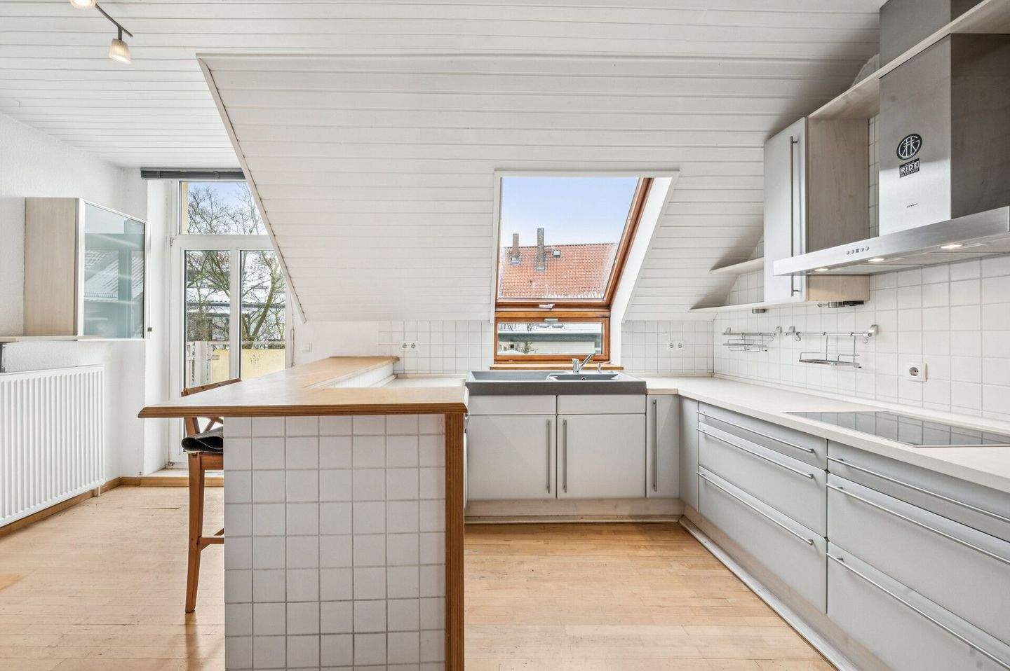 LENAU - Penthouse-Altbautraum auf 2 Etagen in der Nähe des Moltkeplatzes – Hannover – Vorschaubild 6