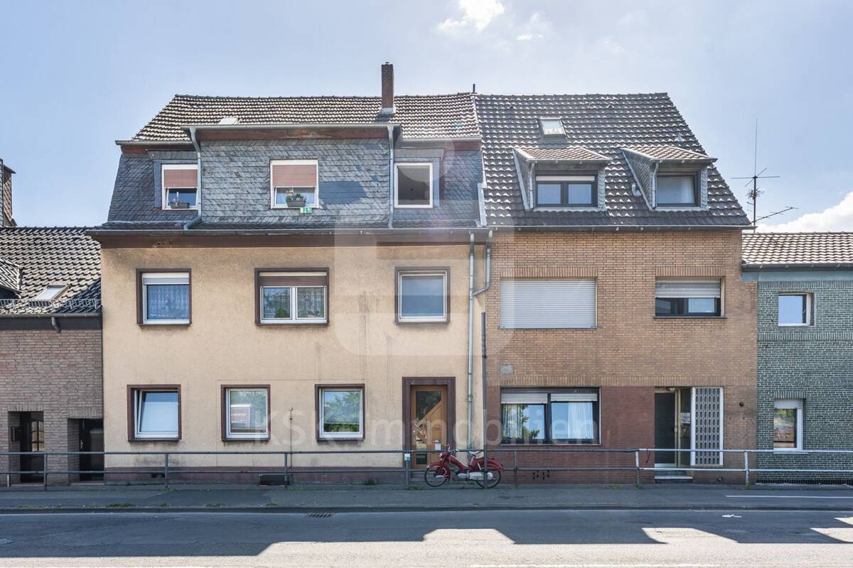 Attraktives Immobilienpaket in Köln-Worringen - Zwei Wohnhäuser mit Entwicklungspotenzial – 50769 Köln – Bild 1 von 9