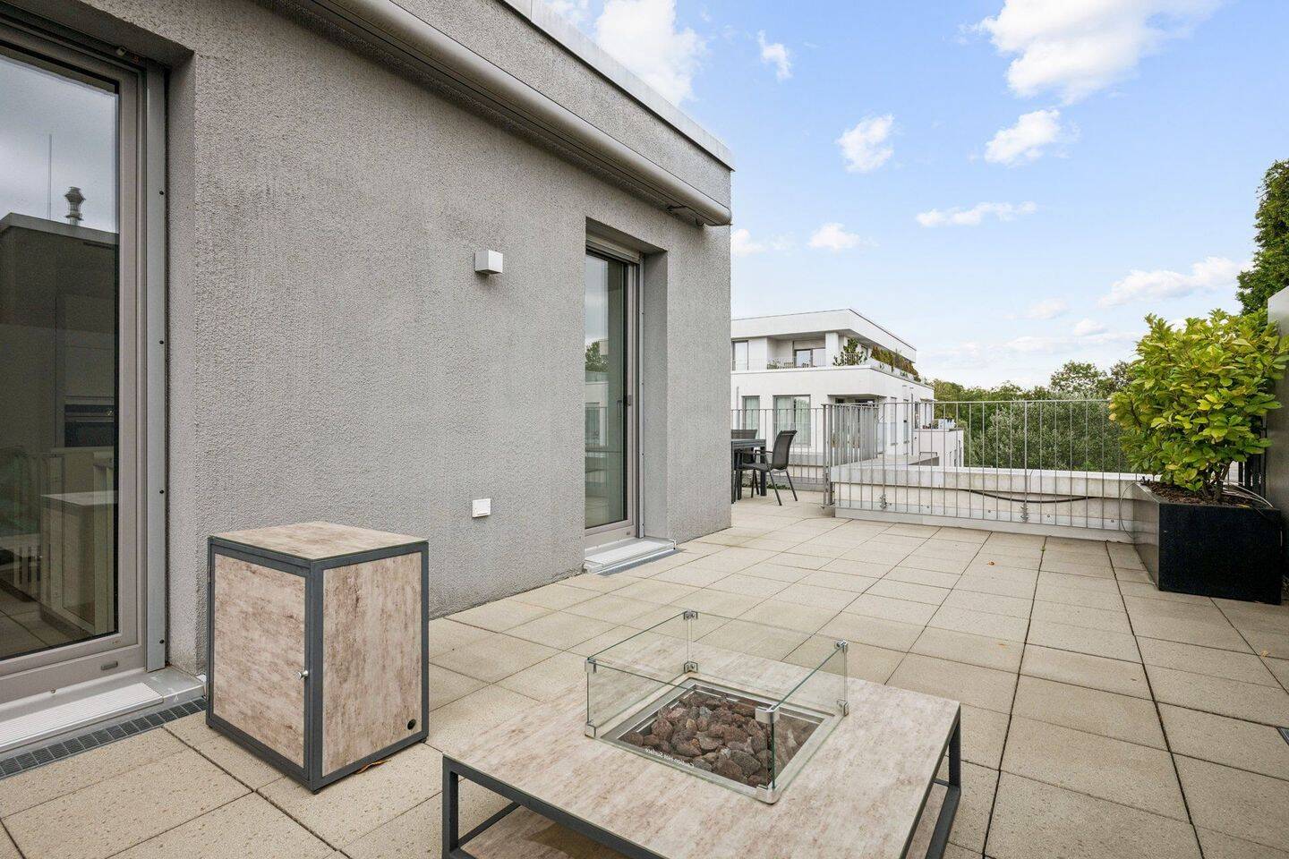 Modernes Penthouse mit exklusiver Möblierung – München – Vorschaubild 6