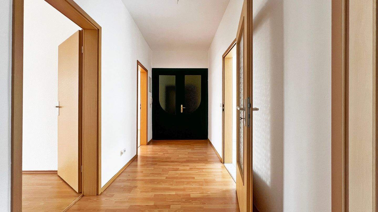 Großzügige 2-Zimmer-Dachgeschosswohnung mit Balkon in Chemnitz-Hilbersdorf – Chemnitz – Vorschaubild 2