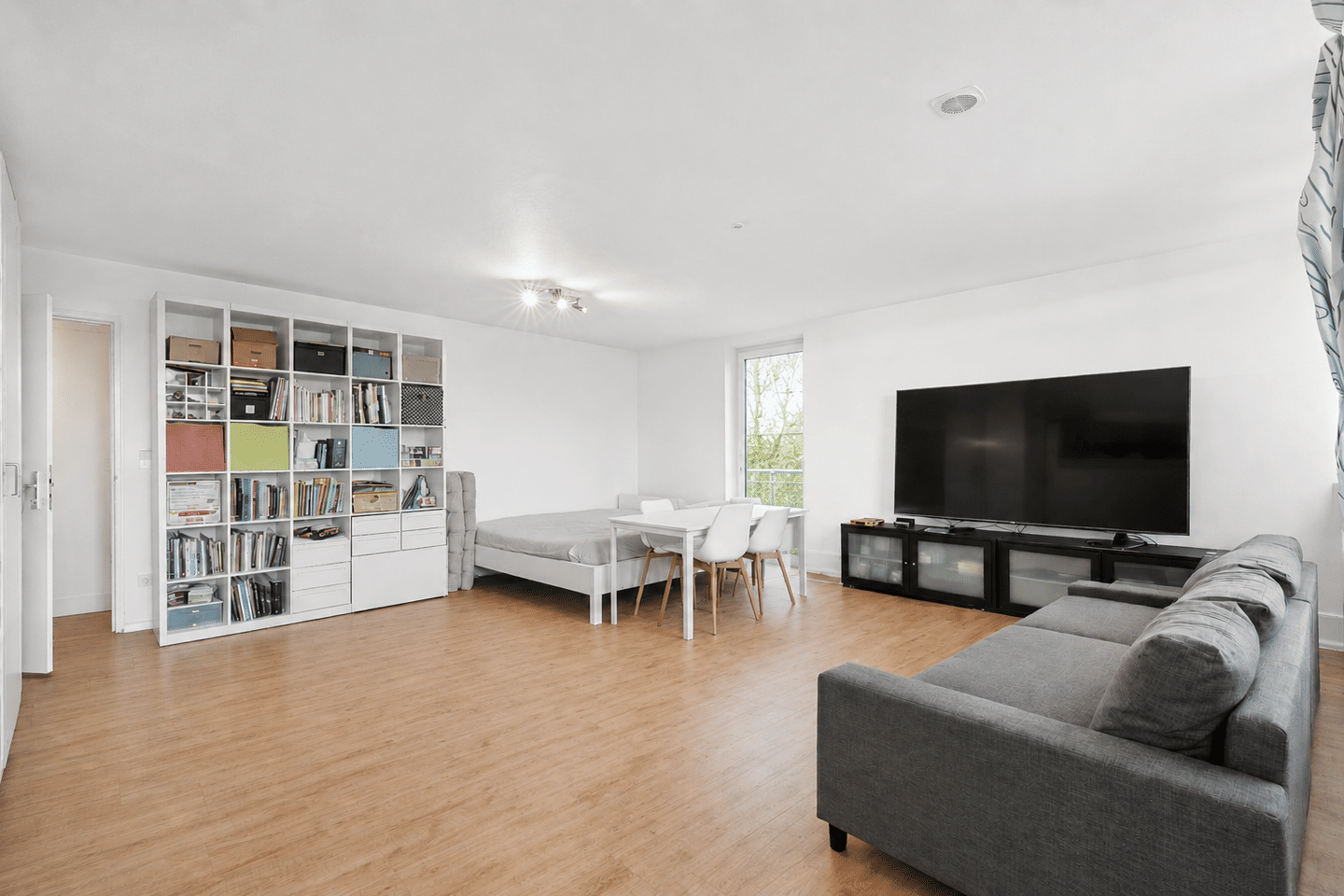 Solide vermietet mit Perspektive: Helle 3,5-Zimmer-Wohnung mit drei Loggien im Olympiadorf – München – Vorschaubild 4