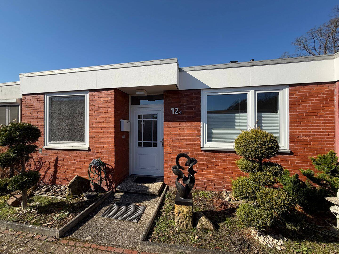 Besonderes Atriumhaus in Marienwerder Kamin, moderner Komfort & Gartenhof – Hannover – Bild 1 von 9