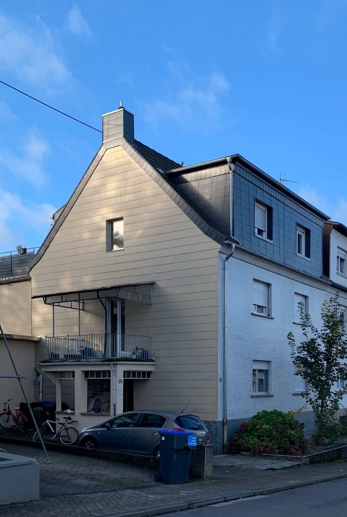 RESERVIERT! Doppelhaushälfte mit 3 Wohneinheiten in Dudweiler zu verkaufen! – Saarbrücken – Bild 1 von 9