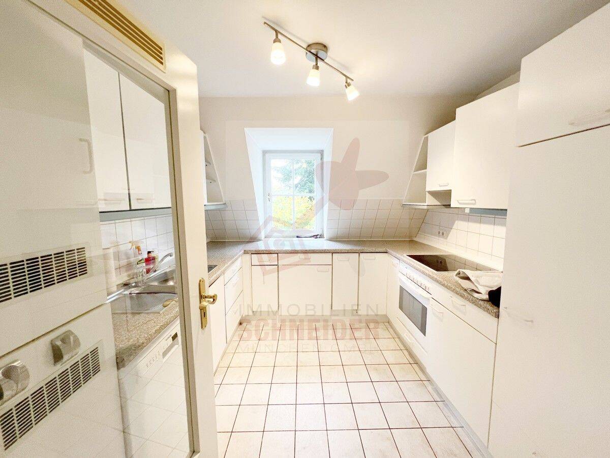 IMMOBILIEN SCHNEIDER - schöne 3,5 Zimmer Wohnung mit Süd-Balkon, eigenem Garten und neuwertigem Bad – München – Vorschaubild 7
