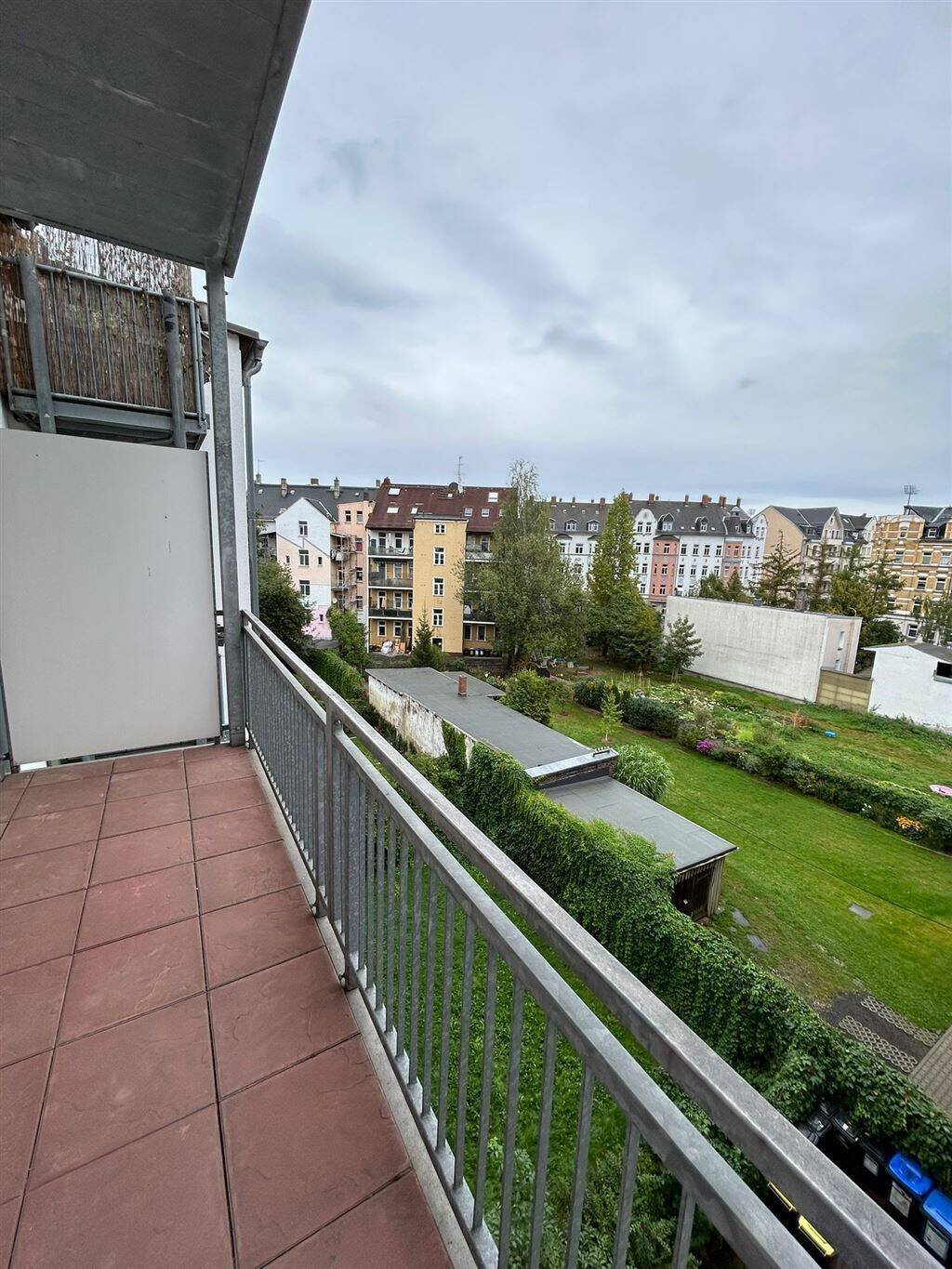 Großzügige 3-Zimmer mit Laminat, EBK, Wannenbad mit Fenster und Balkon in zentraler Lage – Chemnitz – Vorschaubild 6