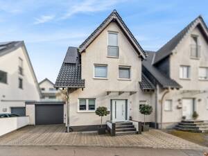 Einfamilienhaus-Traum auf vier Ebenen mit PV-Anlage und Garage im Gurkenland von Düsseldorf-Eller