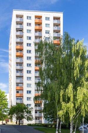 Sanierte 3 Raumwohnung mit Balkon mit guter Anbindung (WBS) – 1169 Dresden – Vorschaubild 1