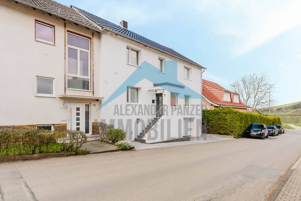 Modernisierte Doppelhaushälfte mit Keller in Feldrandlage von Habichtswald! – Habichtswald – Bild 1 von 9