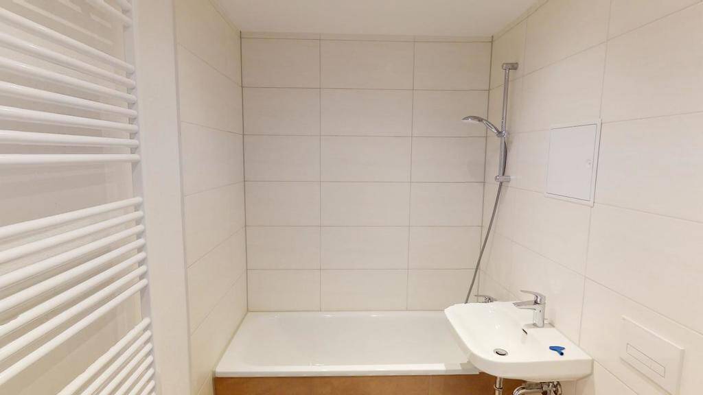 Tolle 3-Raum-Wohnung mit Balkon in sanierter Wohnanlage – Chemnitz – Vorschaubild 2