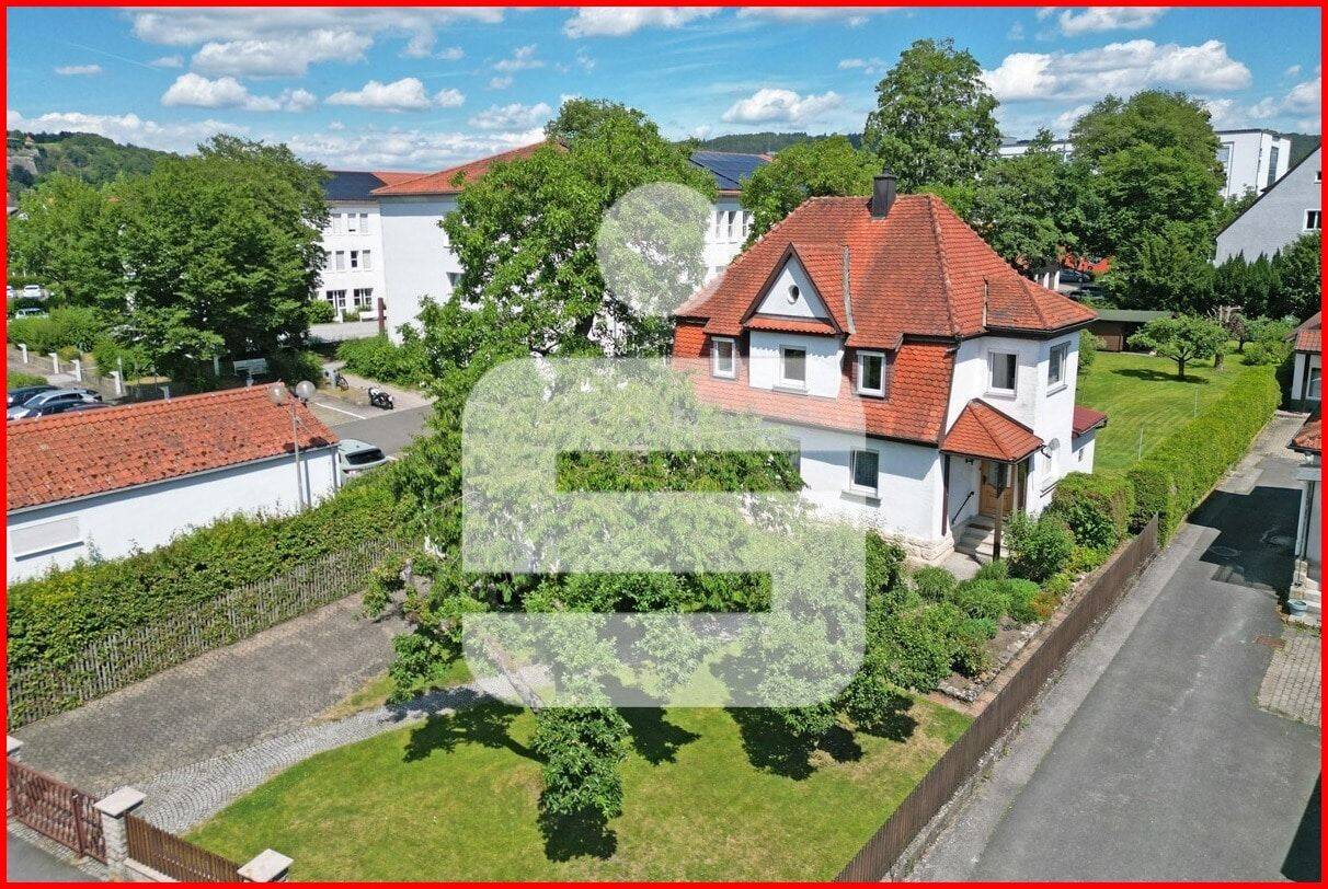 Wohnhaus im Stil einer kleinen Stadtvilla in Kronach-Stadt