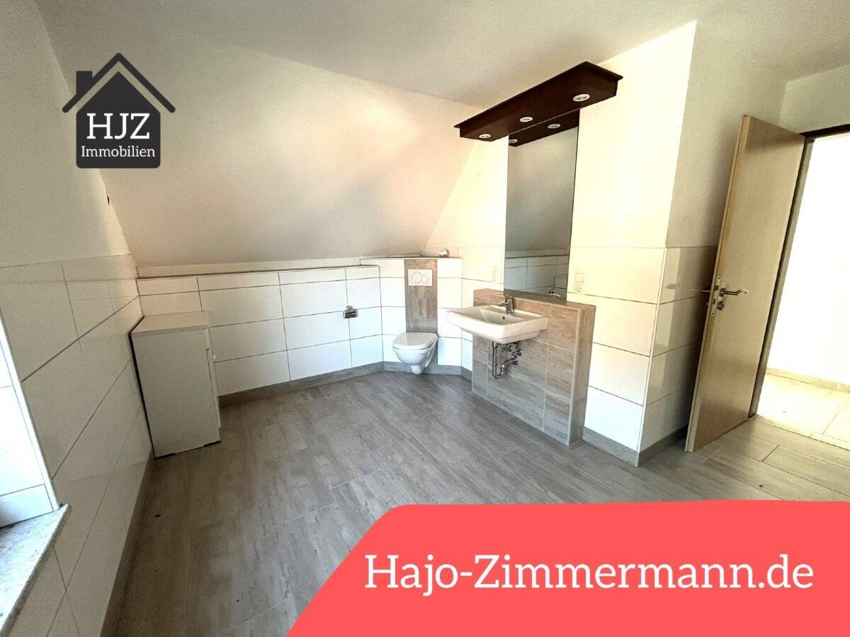 Dachgeschosswohnung in Neukamperfehn zu vermieten