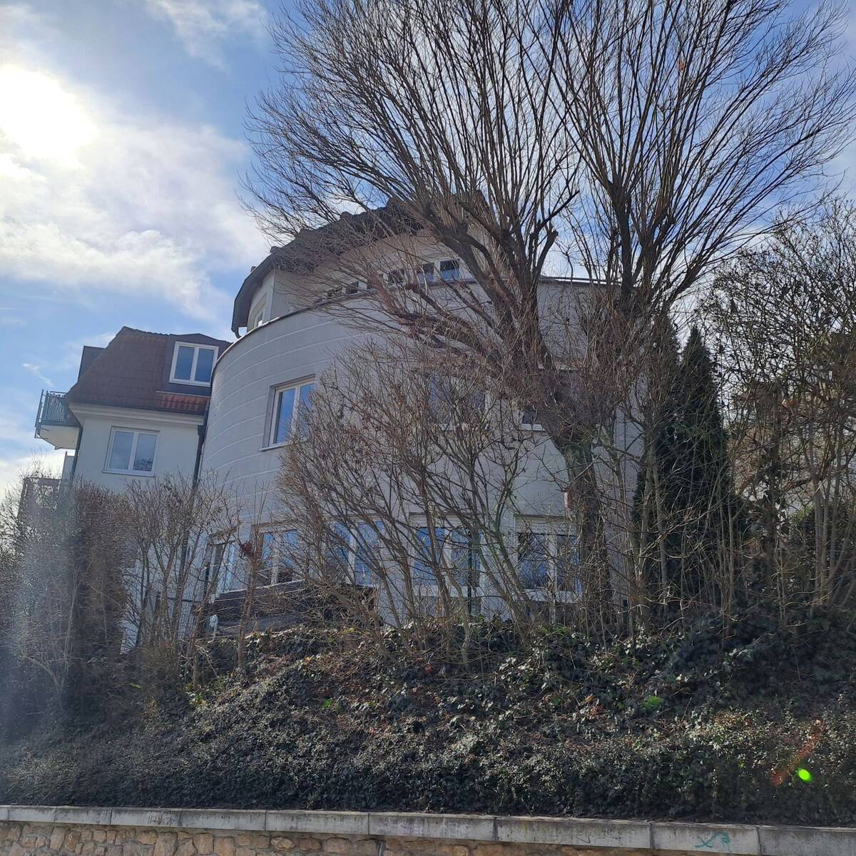 4 – Zimmung mit Wohnhauscharakter und Tiefgaragenstellplatz – 7743 Jena – Bild 1 von 9