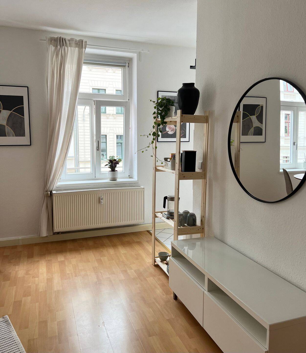 Vollmöbmierte 2Zimmer Wohnung/Einbauküche/direkt an der Karli – Leipzig – Vorschaubild 2